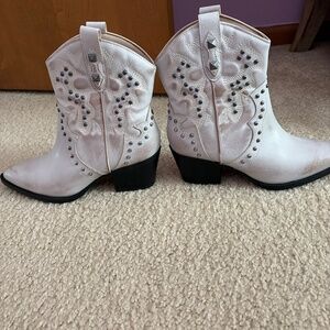 Dirty laundry, studded cowboy boots size 6, never worn